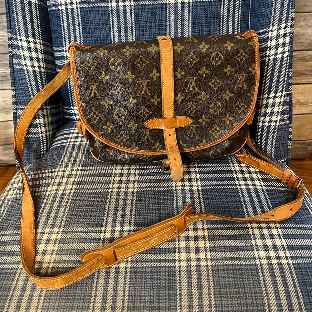 louis vuitton saumur 30 Good condition crossbody